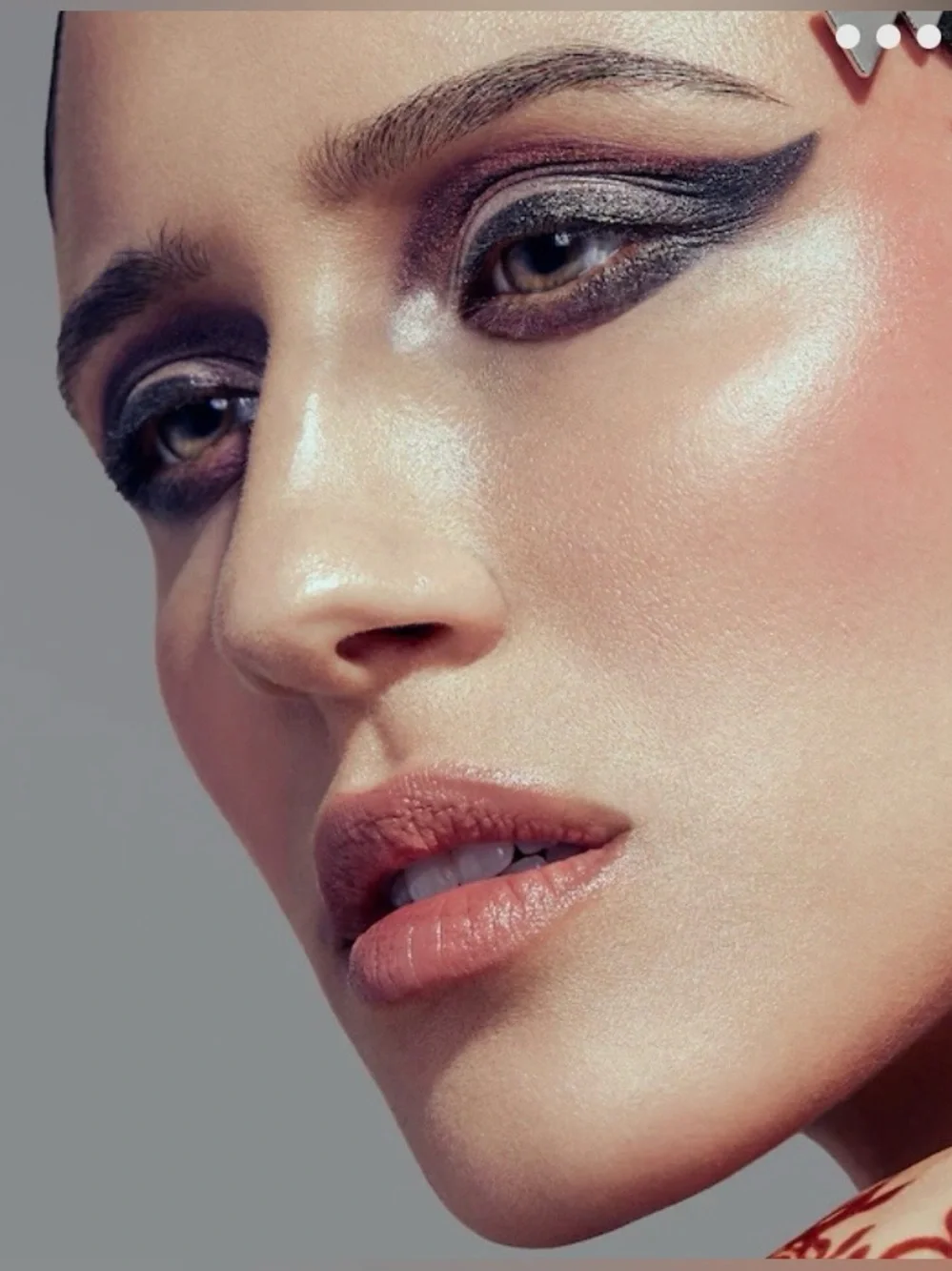 Kat Von D ModCon Liquid Blush Color: Glowlita (dusty rose)